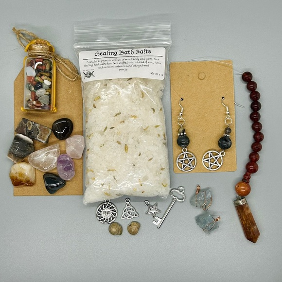 🎉FLASH SALE 🎉Ultimate Mystery Witchy Crystal & Accessory Gift Set - Size Small - Picture 5 of 5